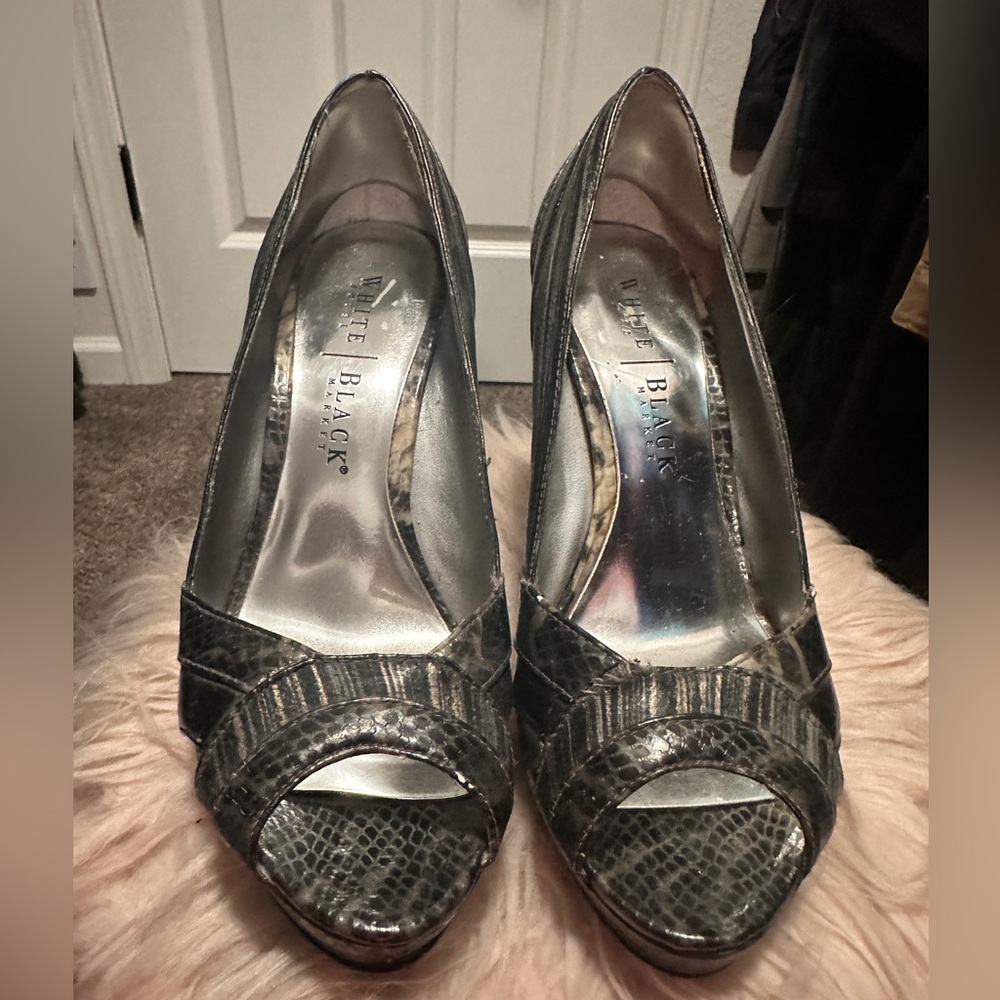 White House Black Market heels. Smoke free home, no box
